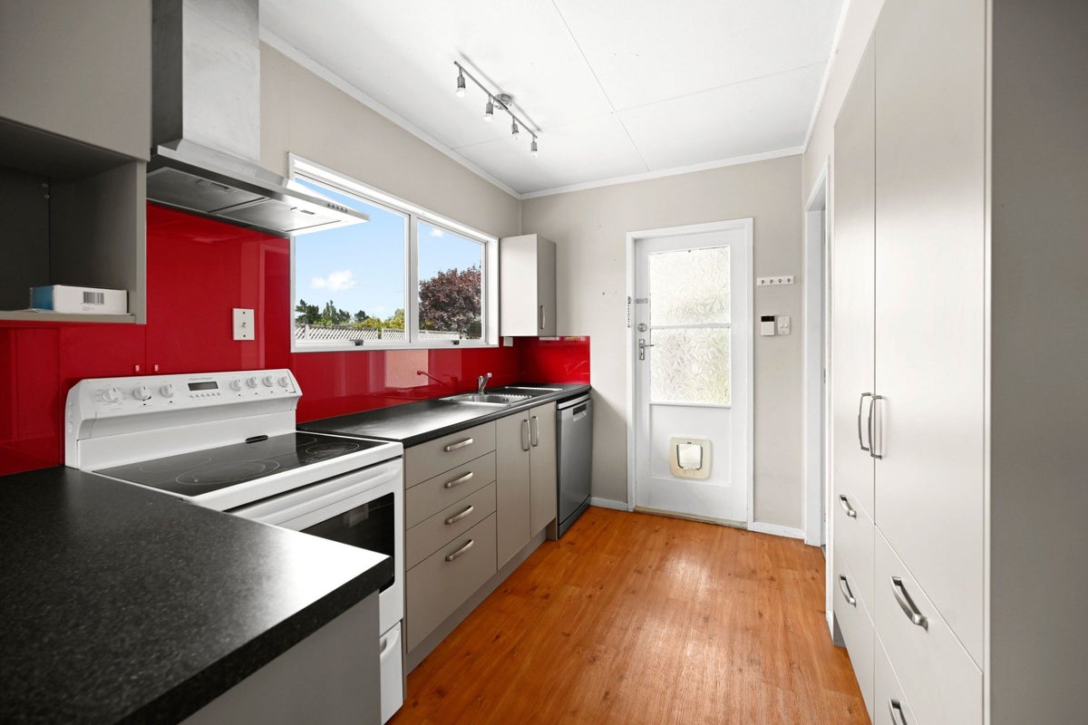 5 Brookbank Place, Glenview, Hamilton - Carousel 2