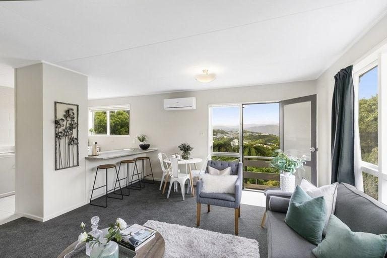 10B Camellia Terrace, Maungaraki, Lower Hutt - Carousel 2