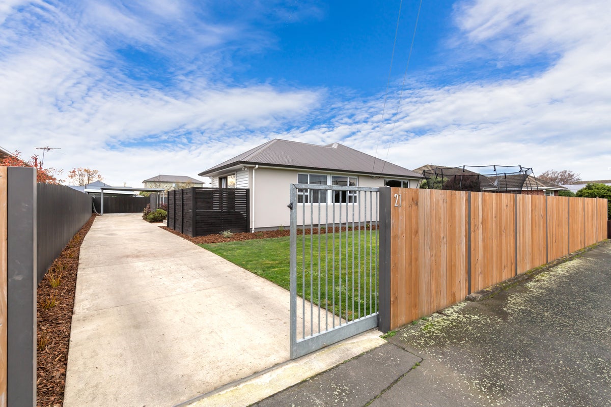 21 Bourne Crescent, Papanui, Christchurch - Carousel 2