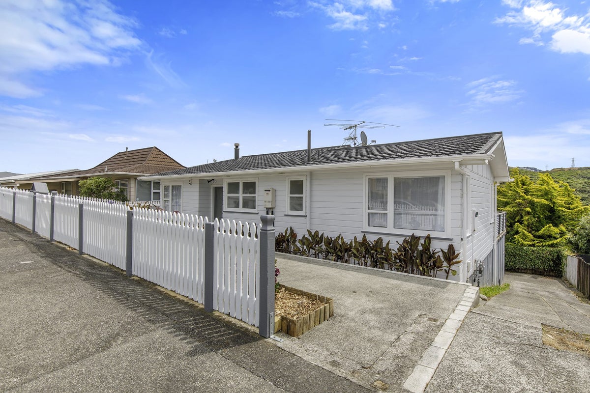 115 Major Drive, Kelson, Lower Hutt - Carousel 19