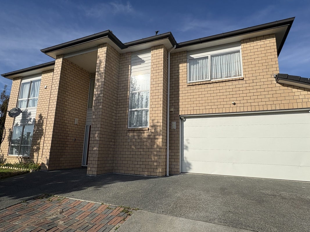 42 Dromoland Drive, Flat Bush, Auckland - Carousel 1