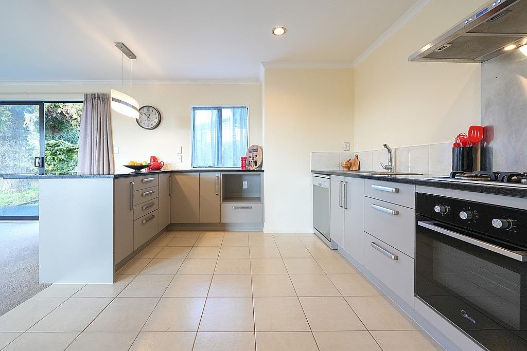 4A Riverview Road, New Lynn, Auckland - Carousel 2