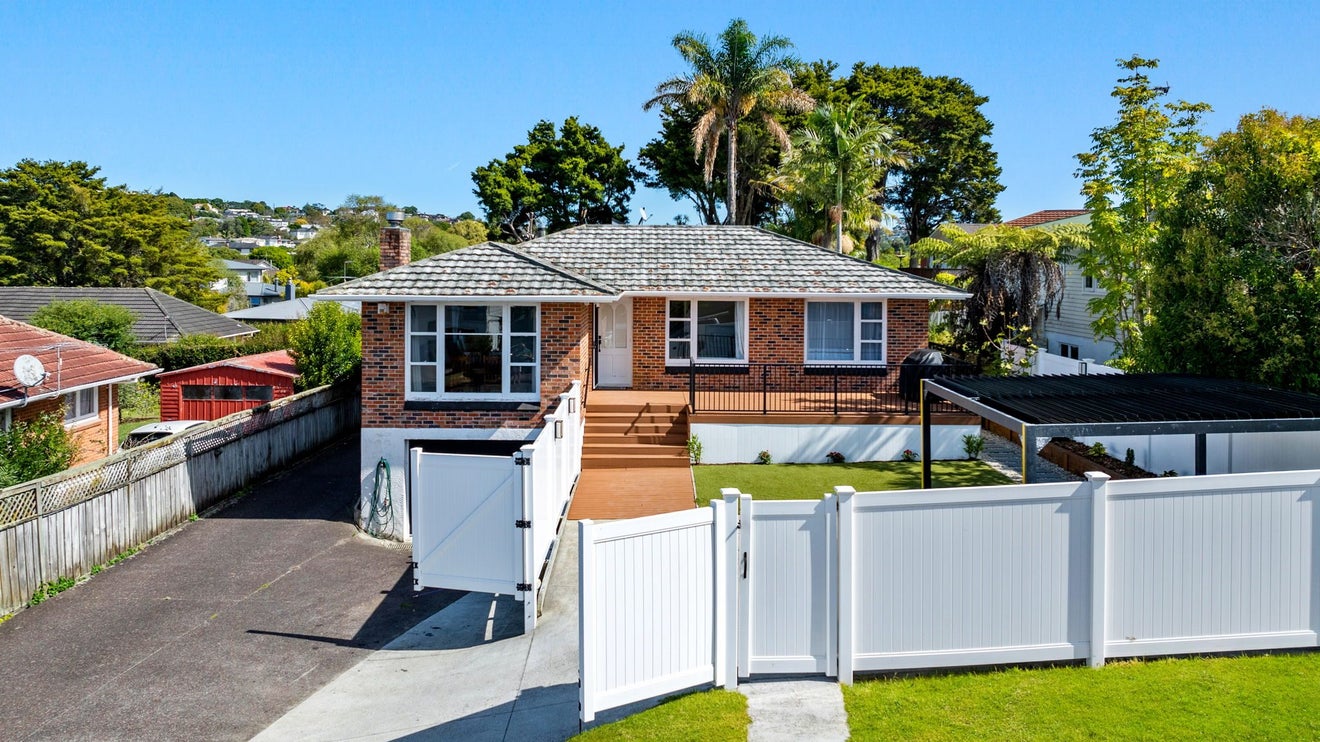 1/10 Stanaway St, Hillcrest, North Shore City - Carousel 1