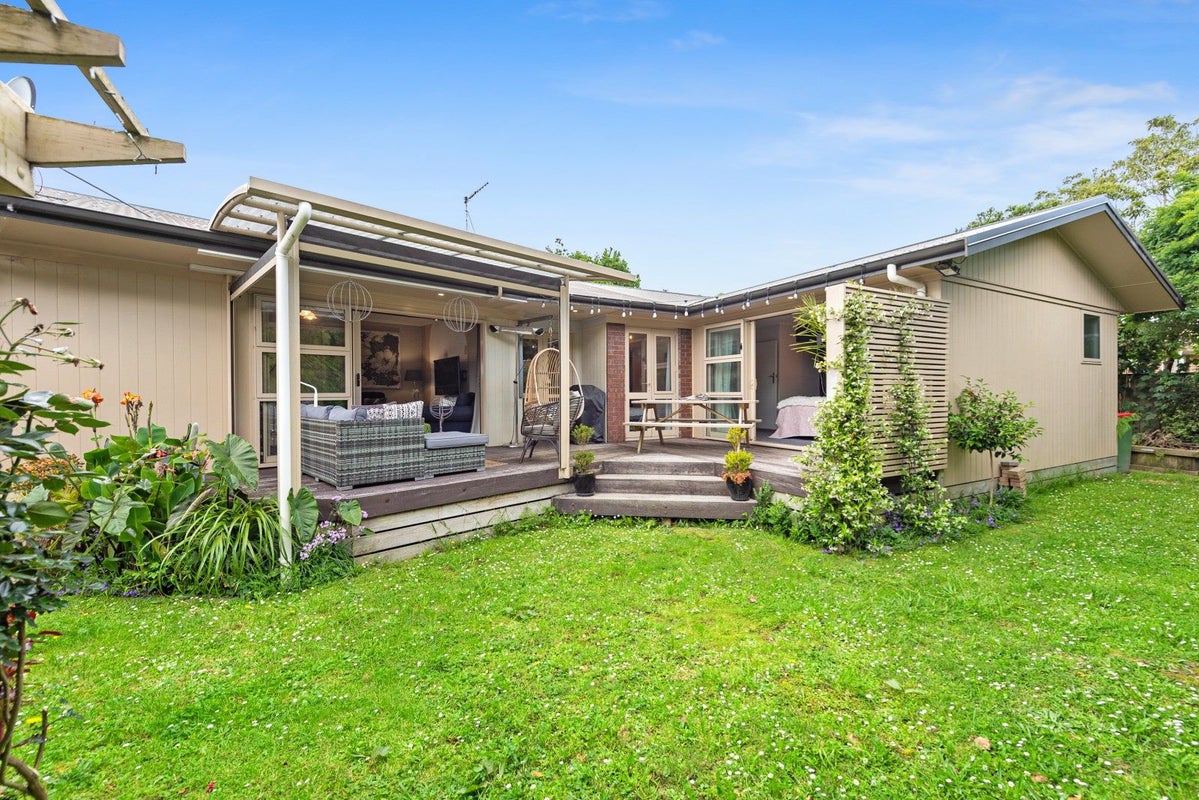 12A Bains Avenue, Hamilton East, Hamilton - Carousel 1