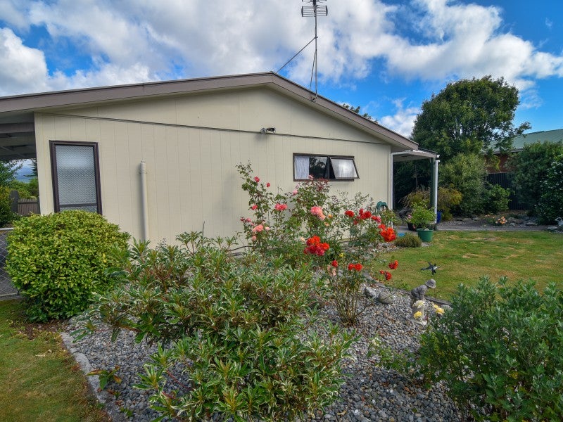25 Lincoln Road, Carterton - Carousel 23
