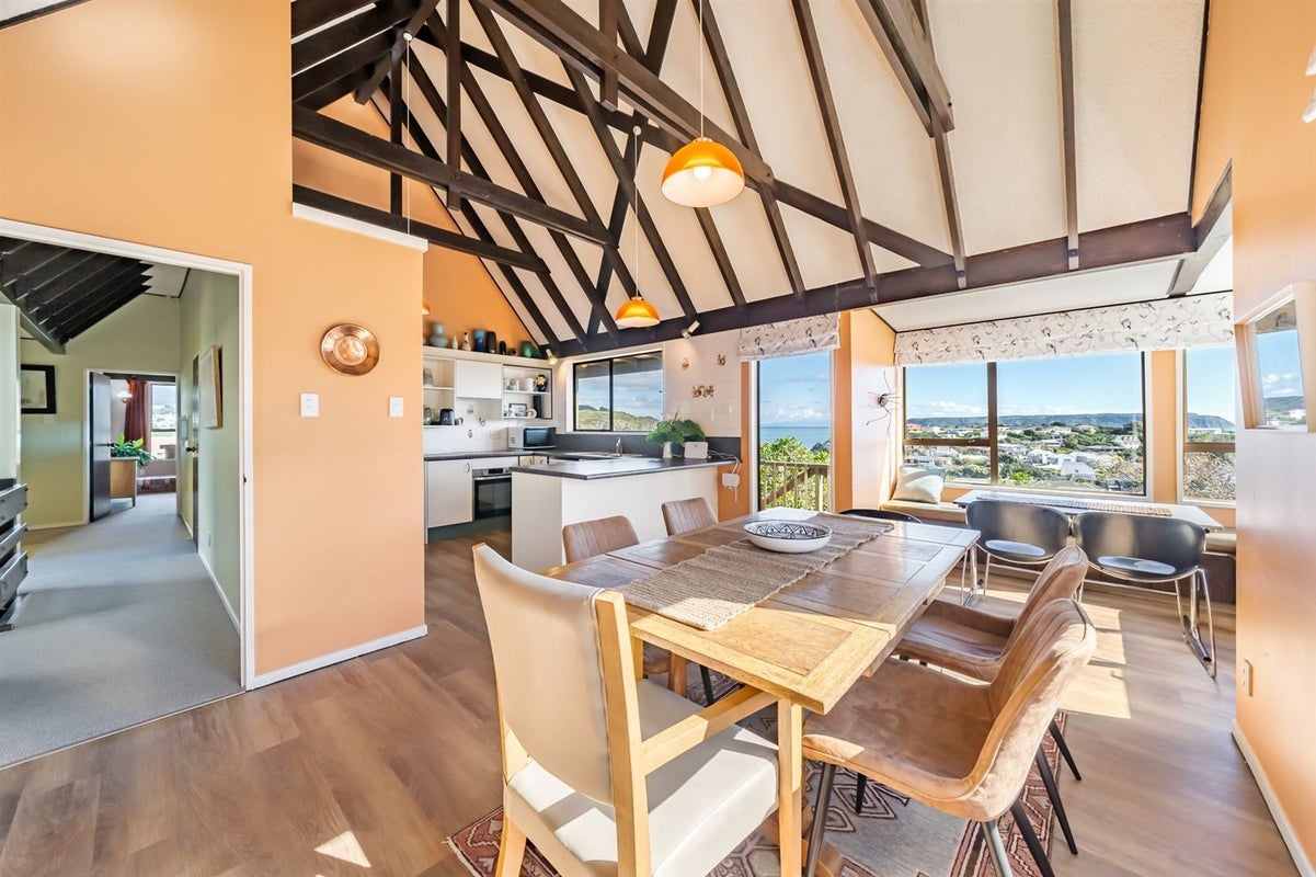 9 Thornley Street, Titahi Bay, Porirua - Carousel 2