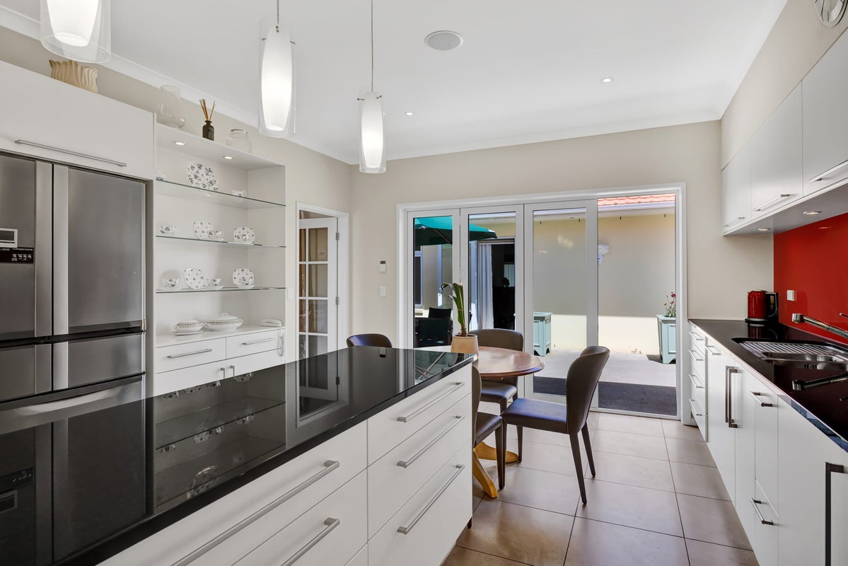 1 Portland Drive, Highlands Park, New Plymouth - Carousel 2