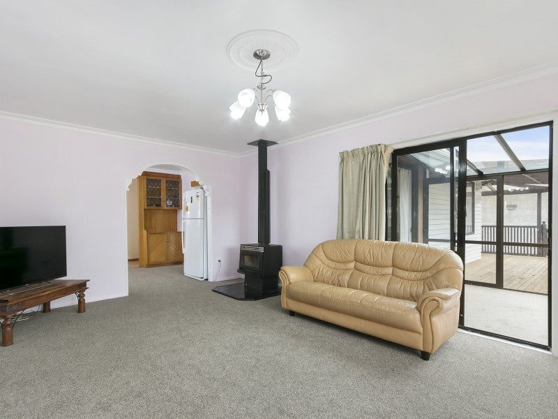 17 Roberts Street, Wainuiomata, Lower Hutt - Carousel 2