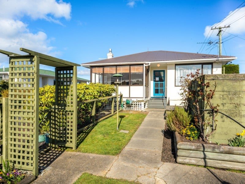 20 Saddleview Place, Fairfield, Dunedin - Carousel 1