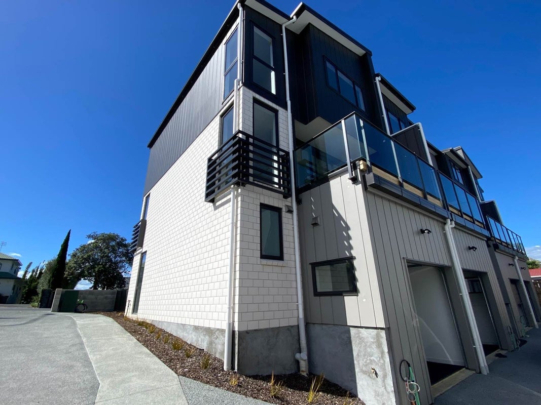 1/12 Onewa Road, Northcote Point, Auckland - Carousel 11