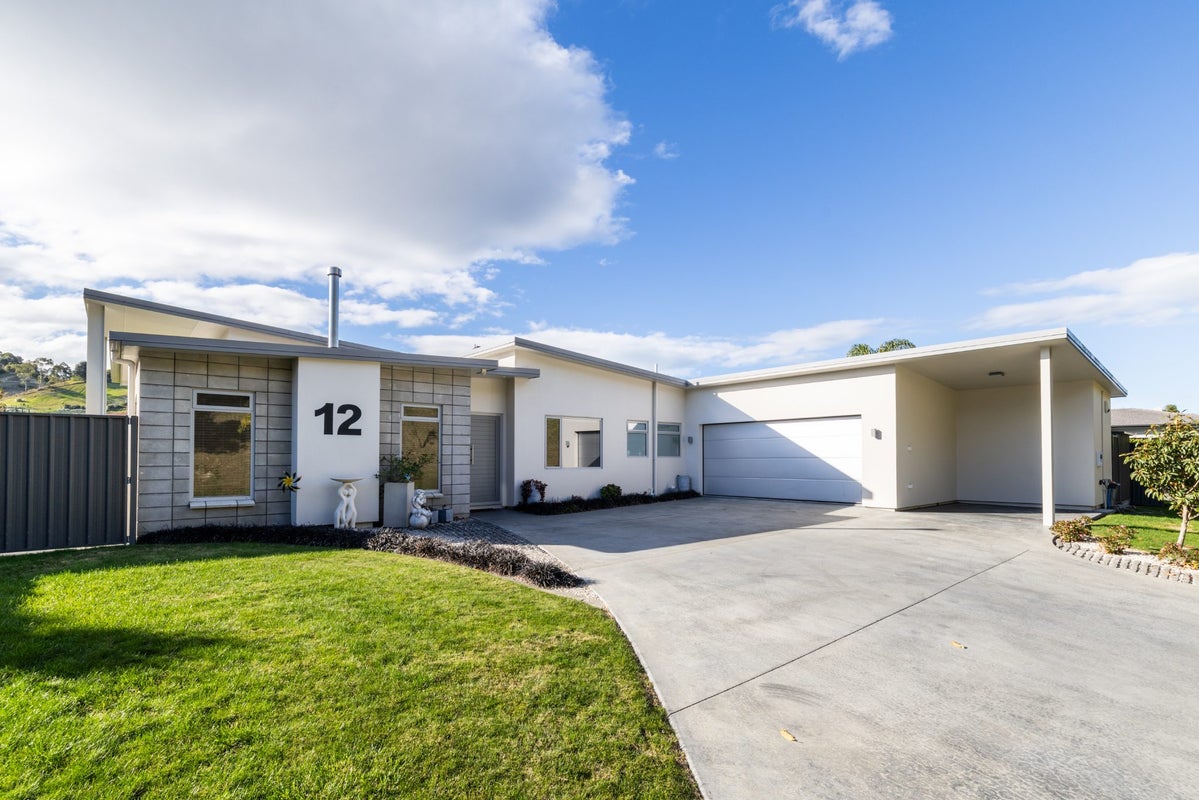12 Flers Place, Taradale, Napier, Hawke's Bay - Carousel 2