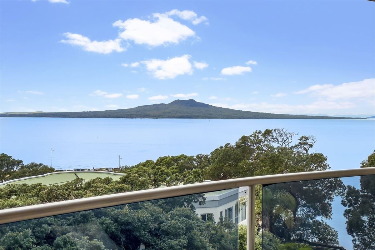4A/173 Hurstmere Road, Takapuna, Auckland - Carousel 2