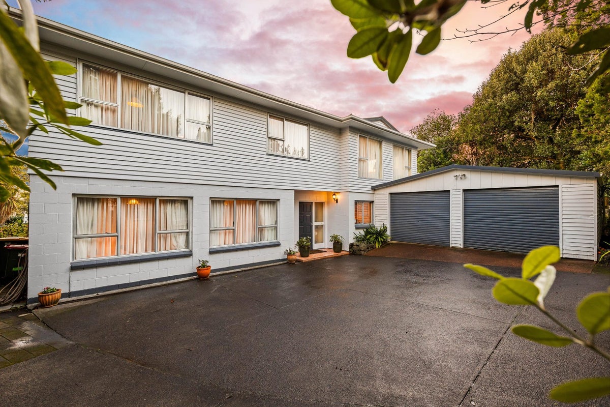 15 Anich Road, Massey, Auckland - Carousel 1