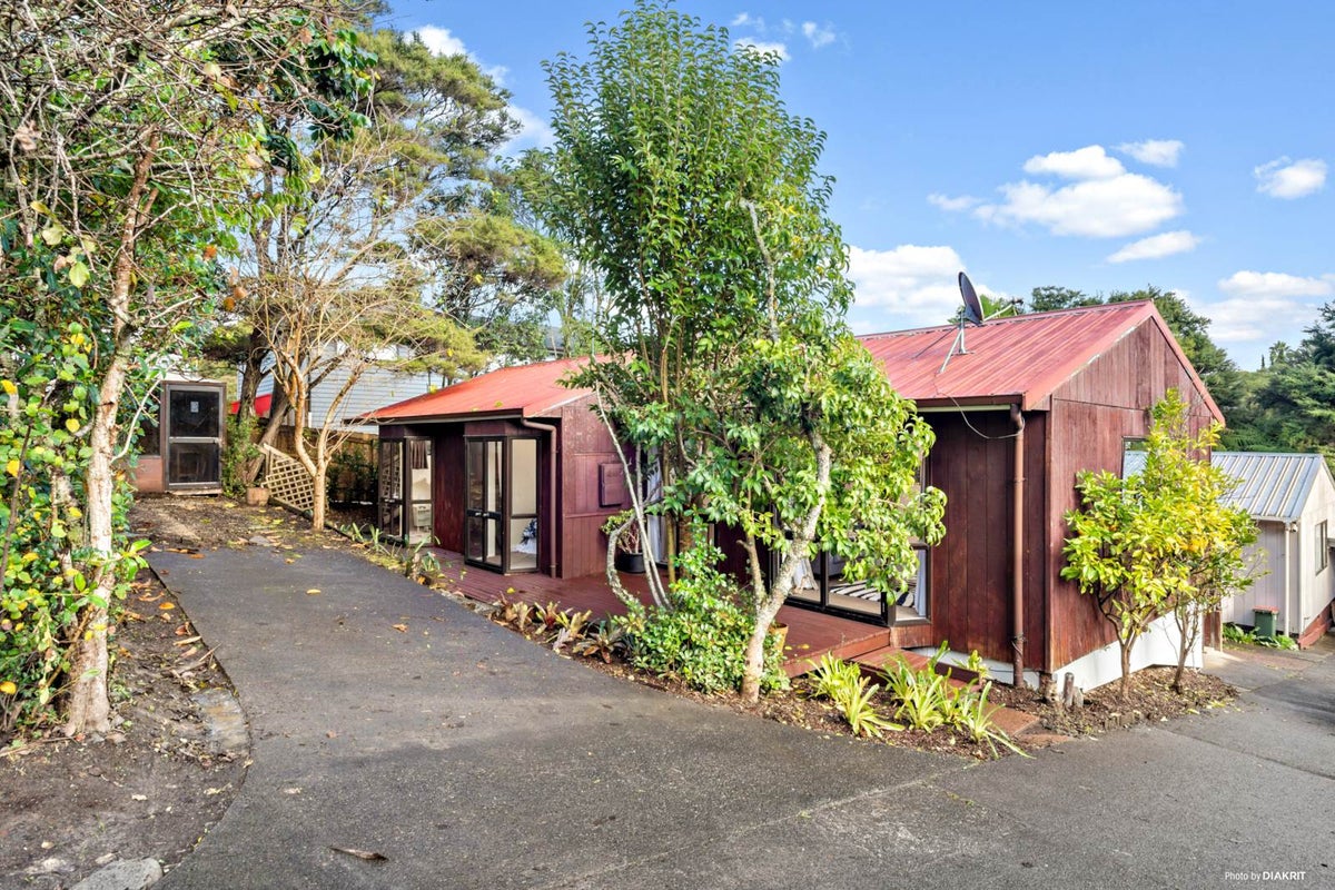 1/107A Woodglen Road, Glen Eden, Auckland - Carousel 1