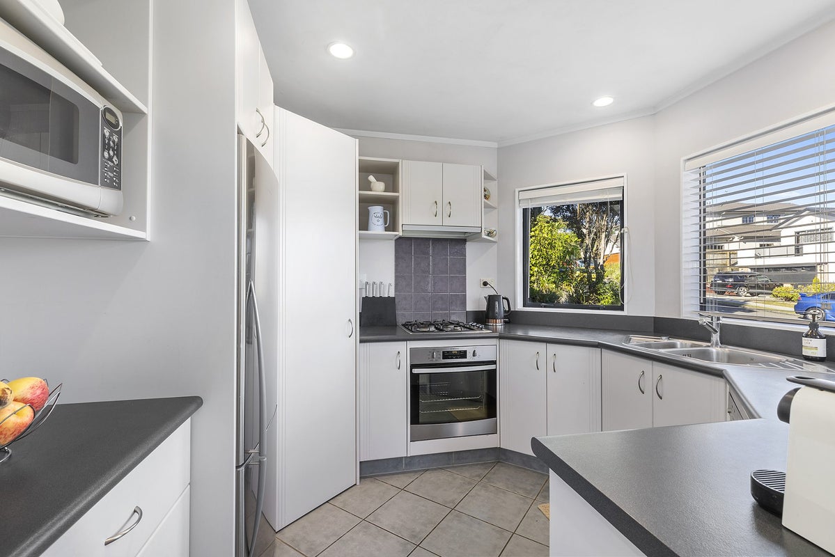 9 Kilkelly Close, Tawa, Wellington - Carousel 2