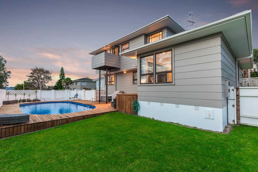 16 Steen Place, Mangere Bridge, Auckland - Carousel 1