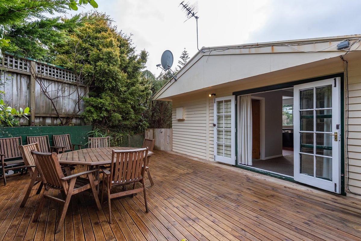 4 Glen Alton Avenue, Paparangi, Wellington - Carousel 1