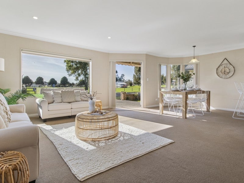 21 Pemberton Crescent, Greerton, Tauranga - Carousel 1