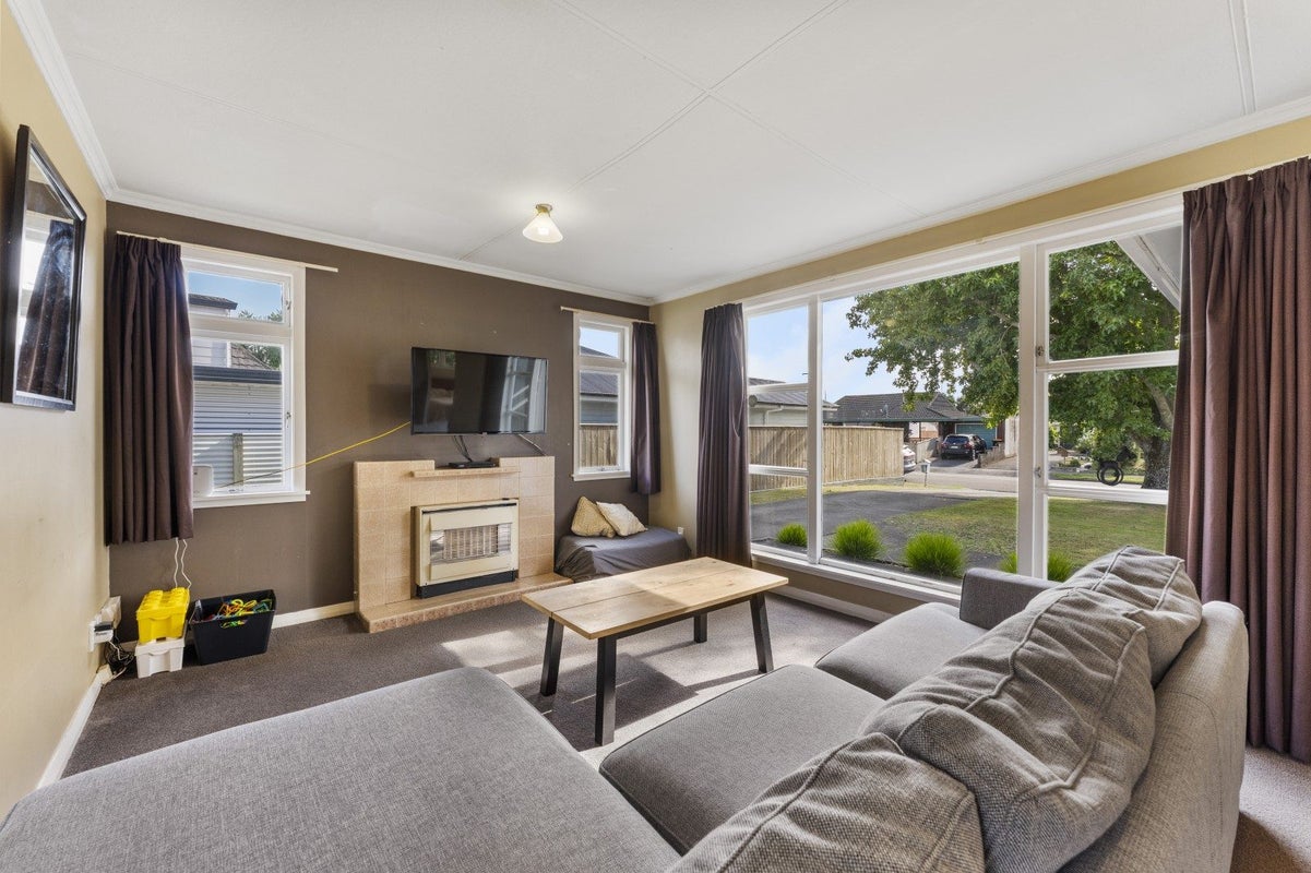 4 Burfield Place, Awapuni, Palmerston North - Carousel 2