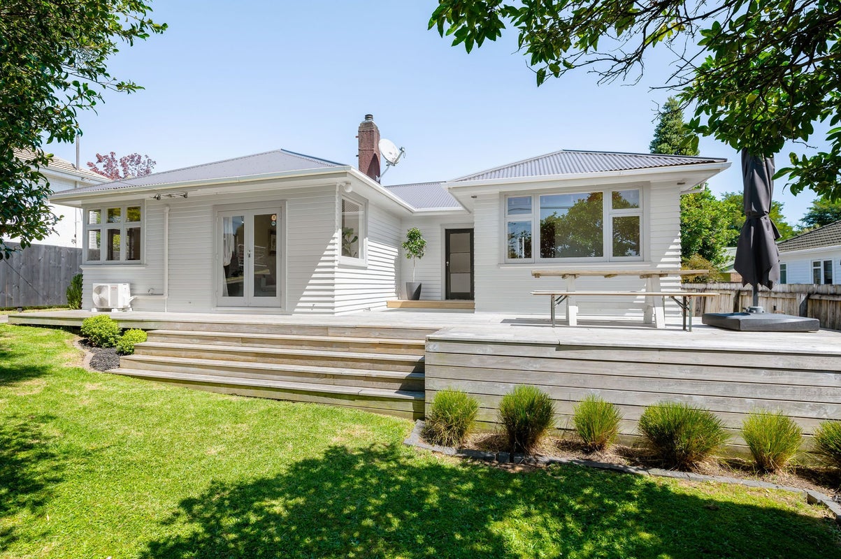 23 Mitcham Avenue, Forest Lake, Hamilton - Carousel 1