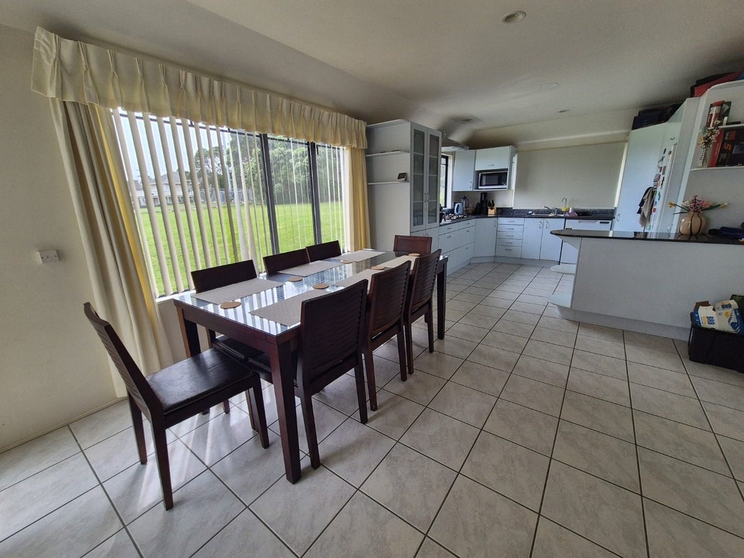 176C East Coast Road, Forrest Hill, Auckland - Carousel 2