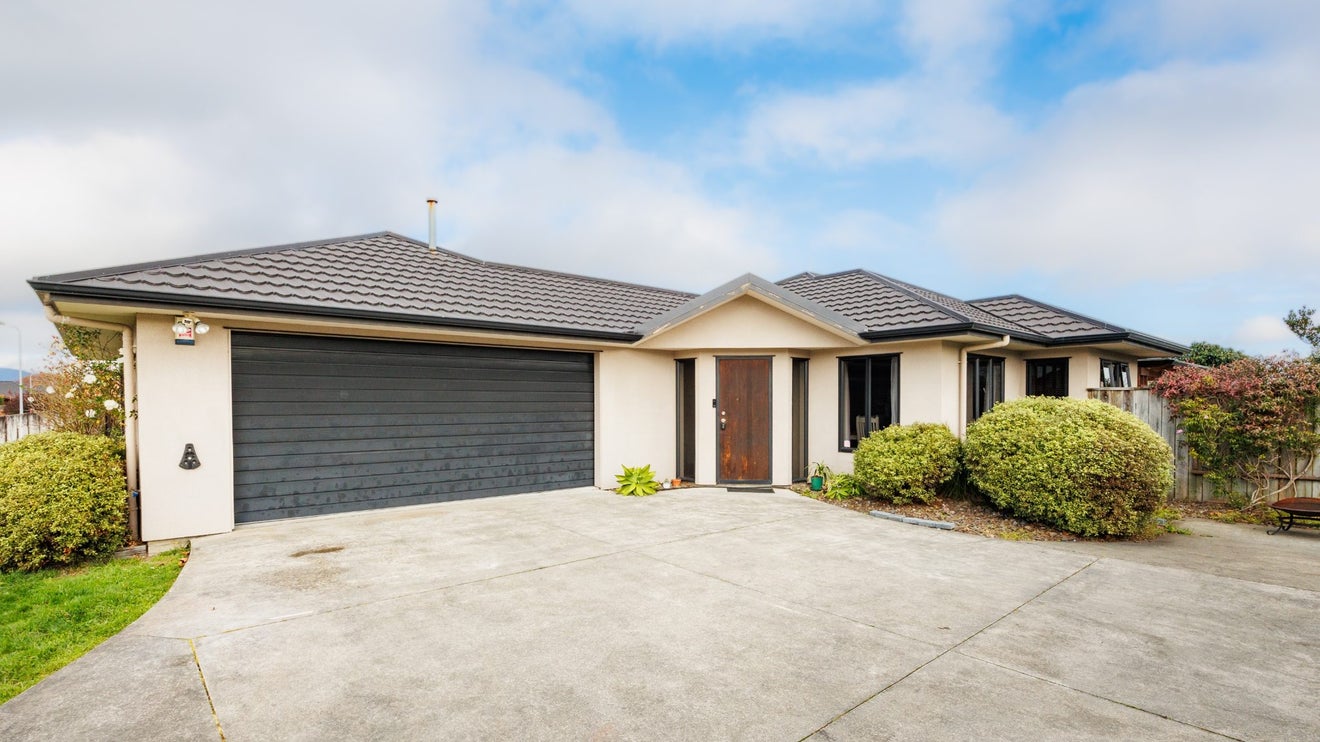 75 Meridian Grove, Kelvin Grove, Palmerston North - Carousel 1