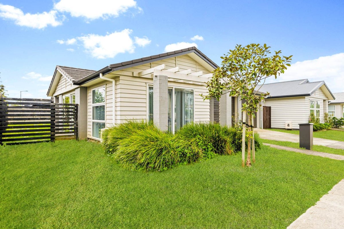 13 Rere Close, Takanini, Auckland - Carousel 1