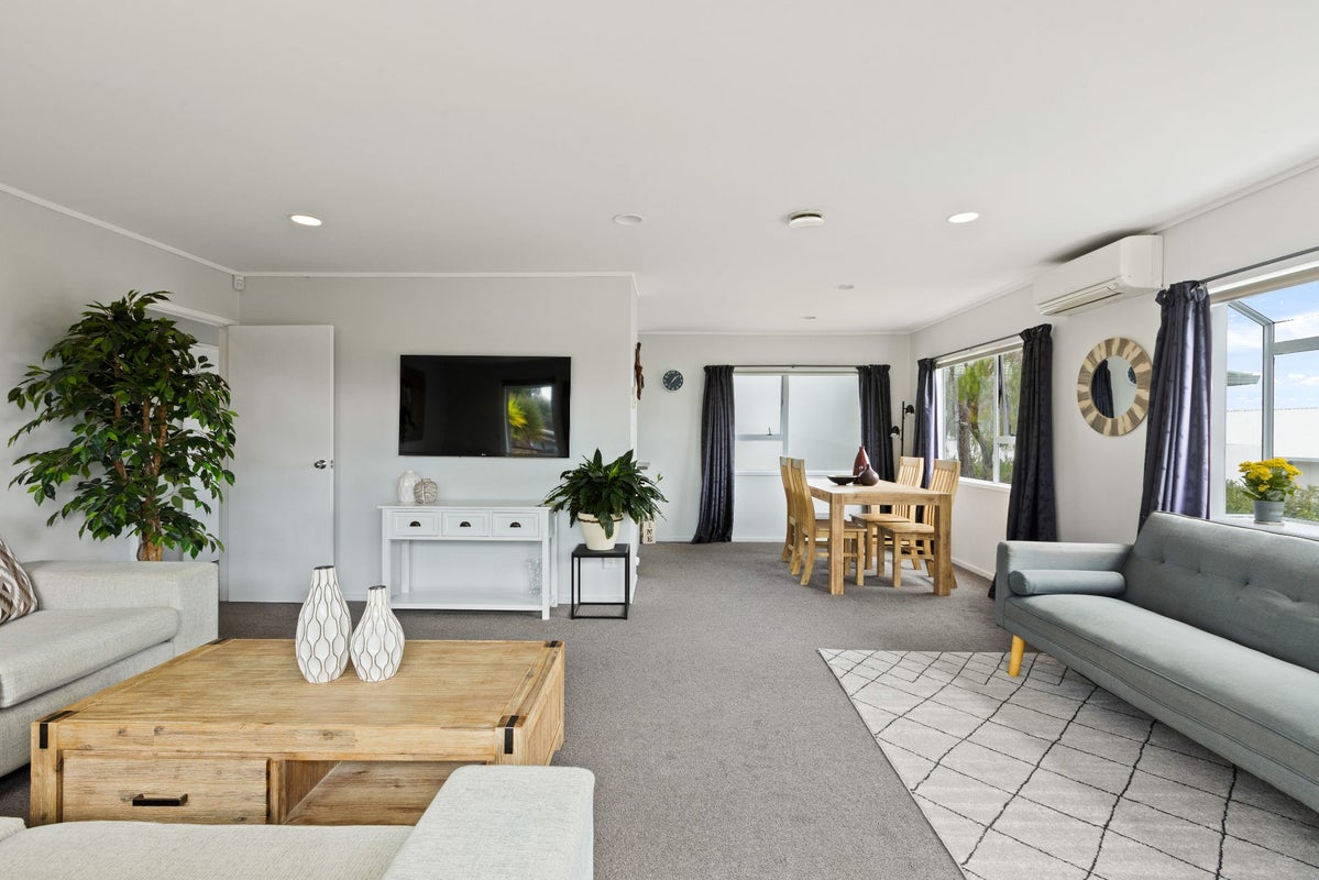 10 Royalty Rise, Red Beach, Whangaparaoa - Carousel 2