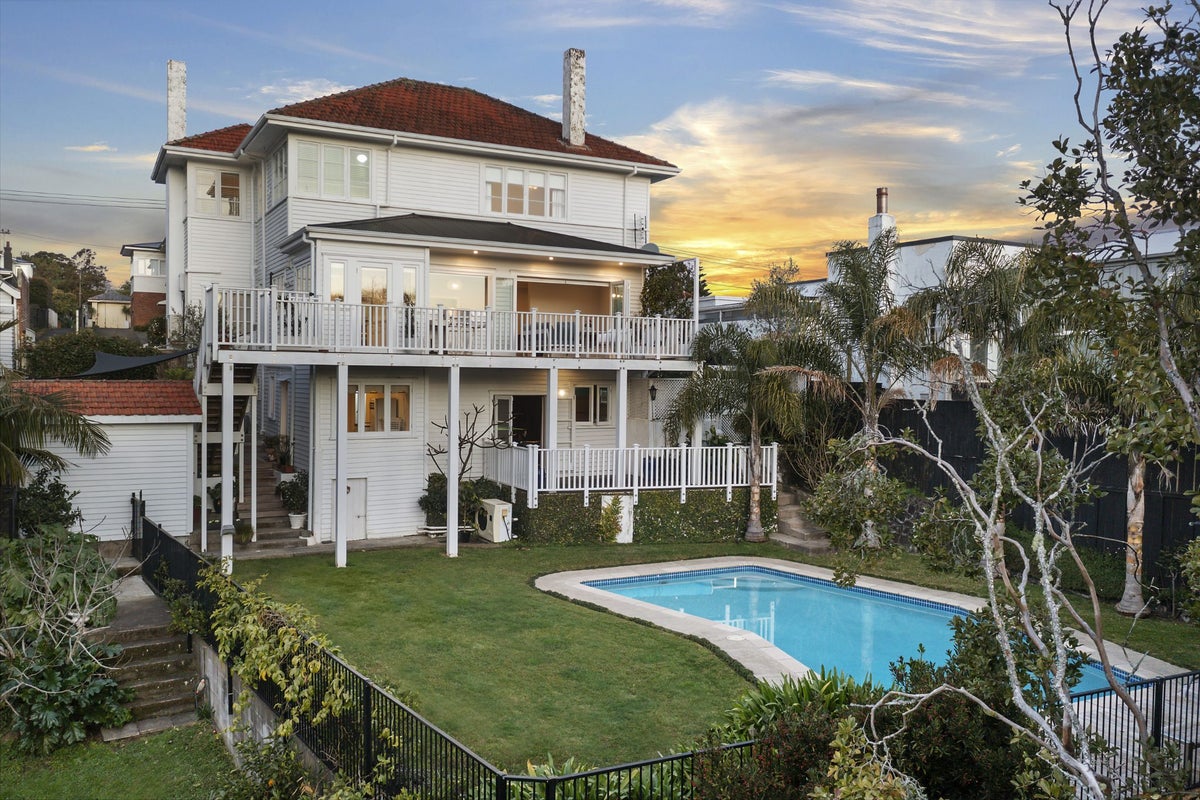 19 Ferryhill Road, Epsom, Auckland - Carousel 1