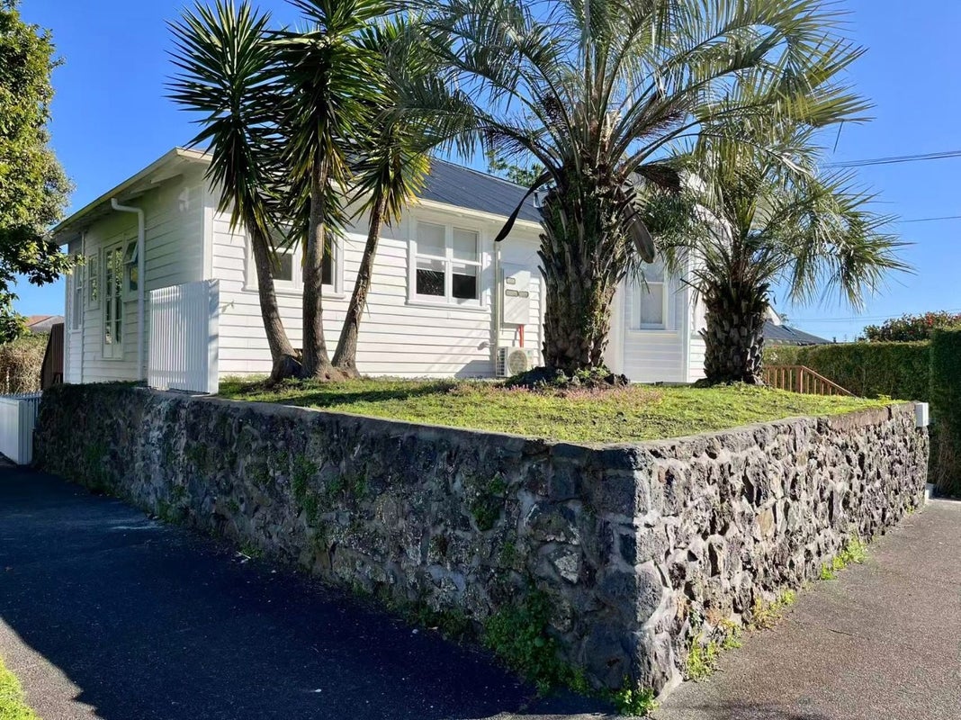 2 Prospect Terrace, Mount Eden, Auckland - Carousel 1