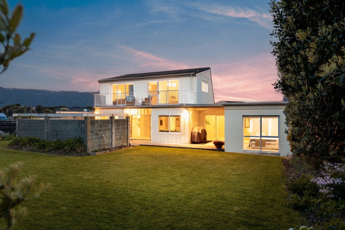 115 Field Way, Waikanae Beach, Waikanae - Carousel 1