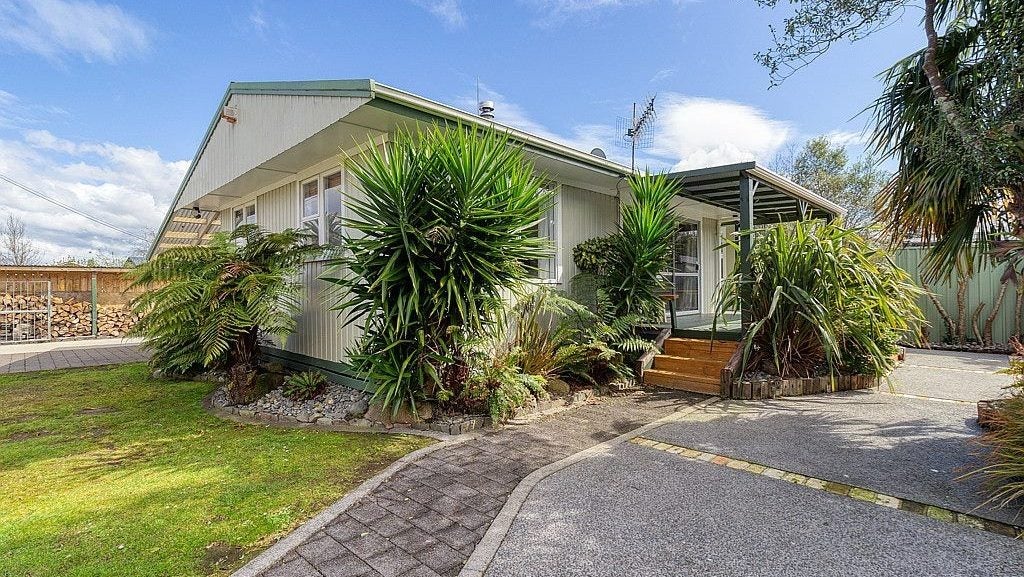 21A Charles Road, Hannahs Bay, Rotorua - Carousel 1