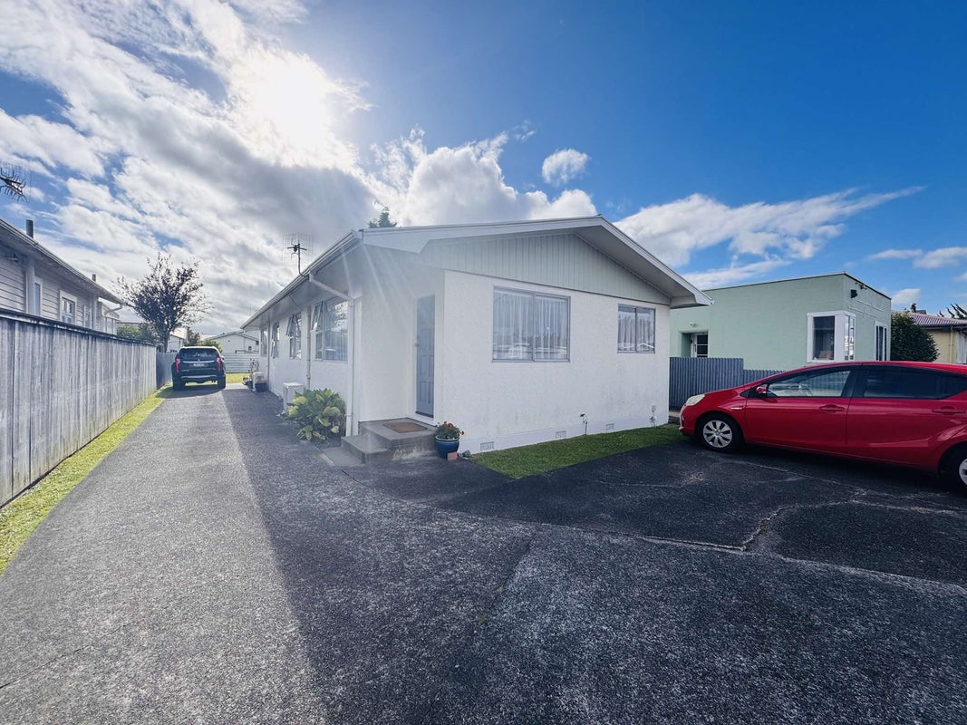 101 Shamrock Street, Takaro, Palmerston North - Carousel 1