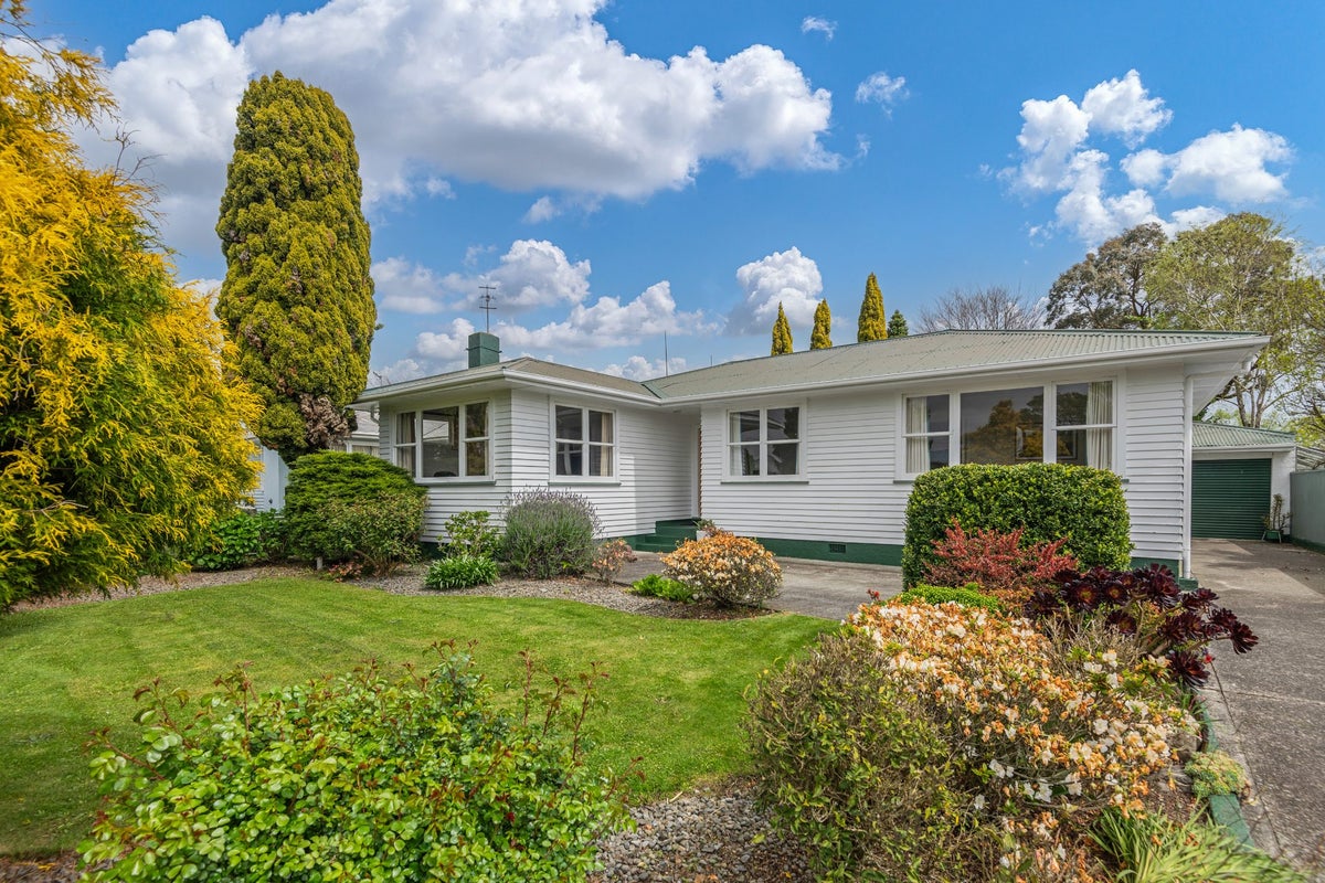 33 Swansea Street, Hokowhitu, Palmerston North - Carousel 1