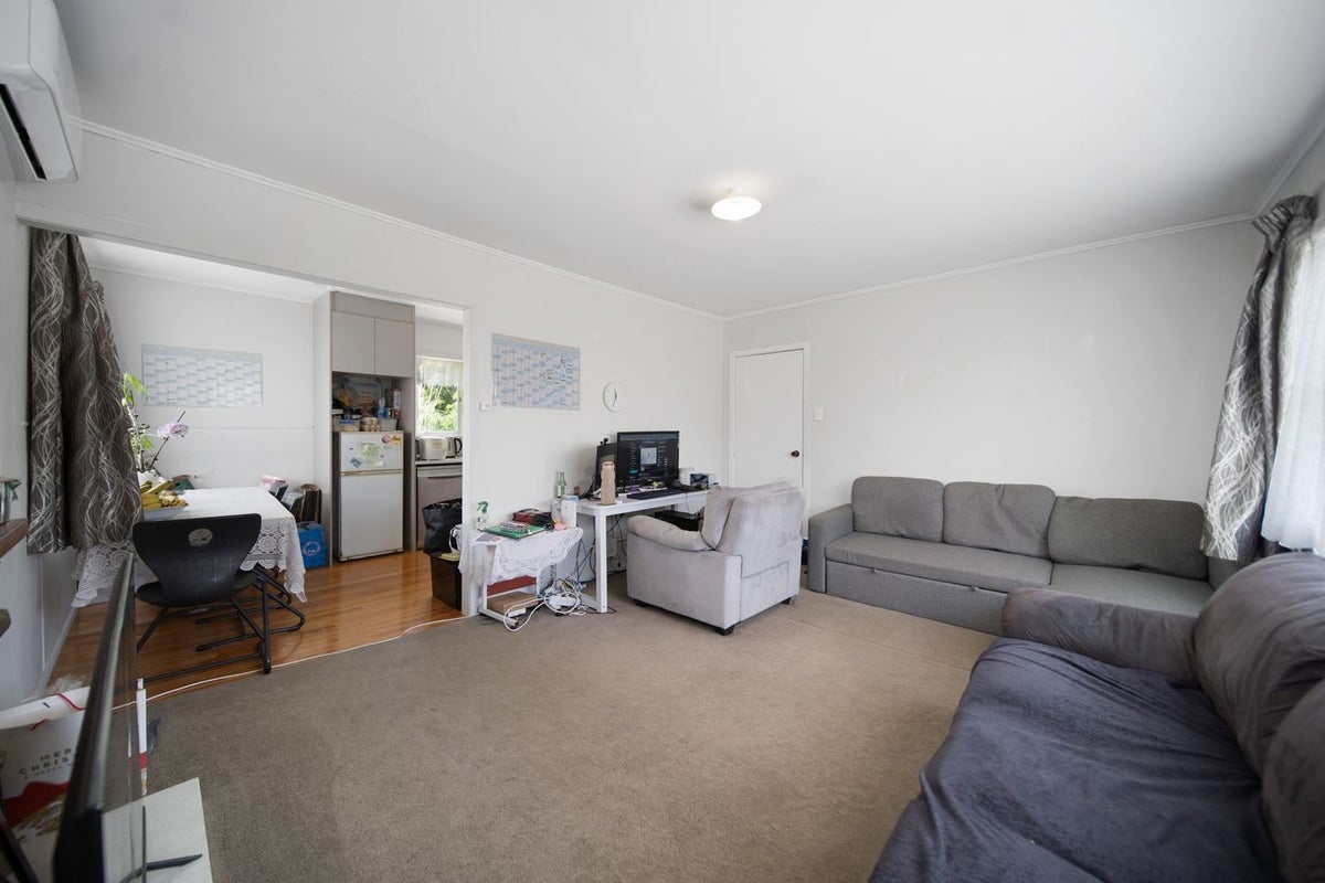 8 Haddon Street, Mangere East, Auckland - Carousel 2