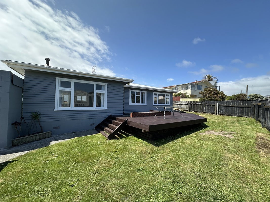 8 Lambley Road, Titahi Bay, Porirua - Carousel 1