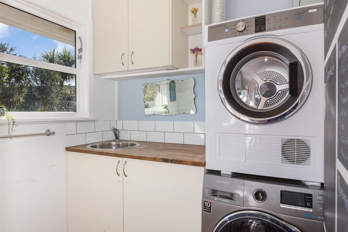 16 Montreal Grove, Kingston, Wellington - Carousel 24