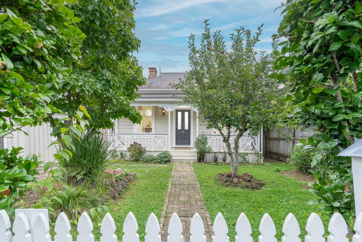 75 Gribblehirst Road, Sandringham, Auckland - Carousel 1