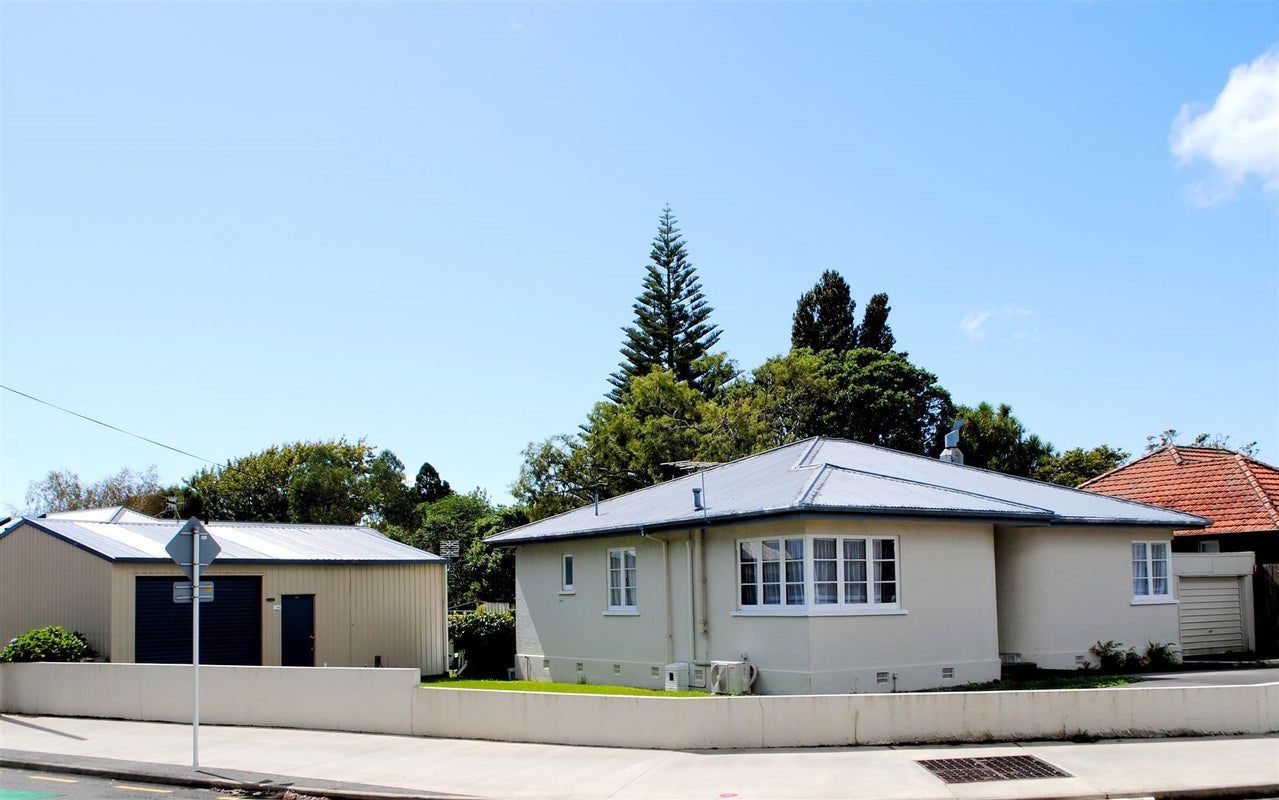 32 Huatoki Street, Vogeltown, New Plymouth - Carousel 1