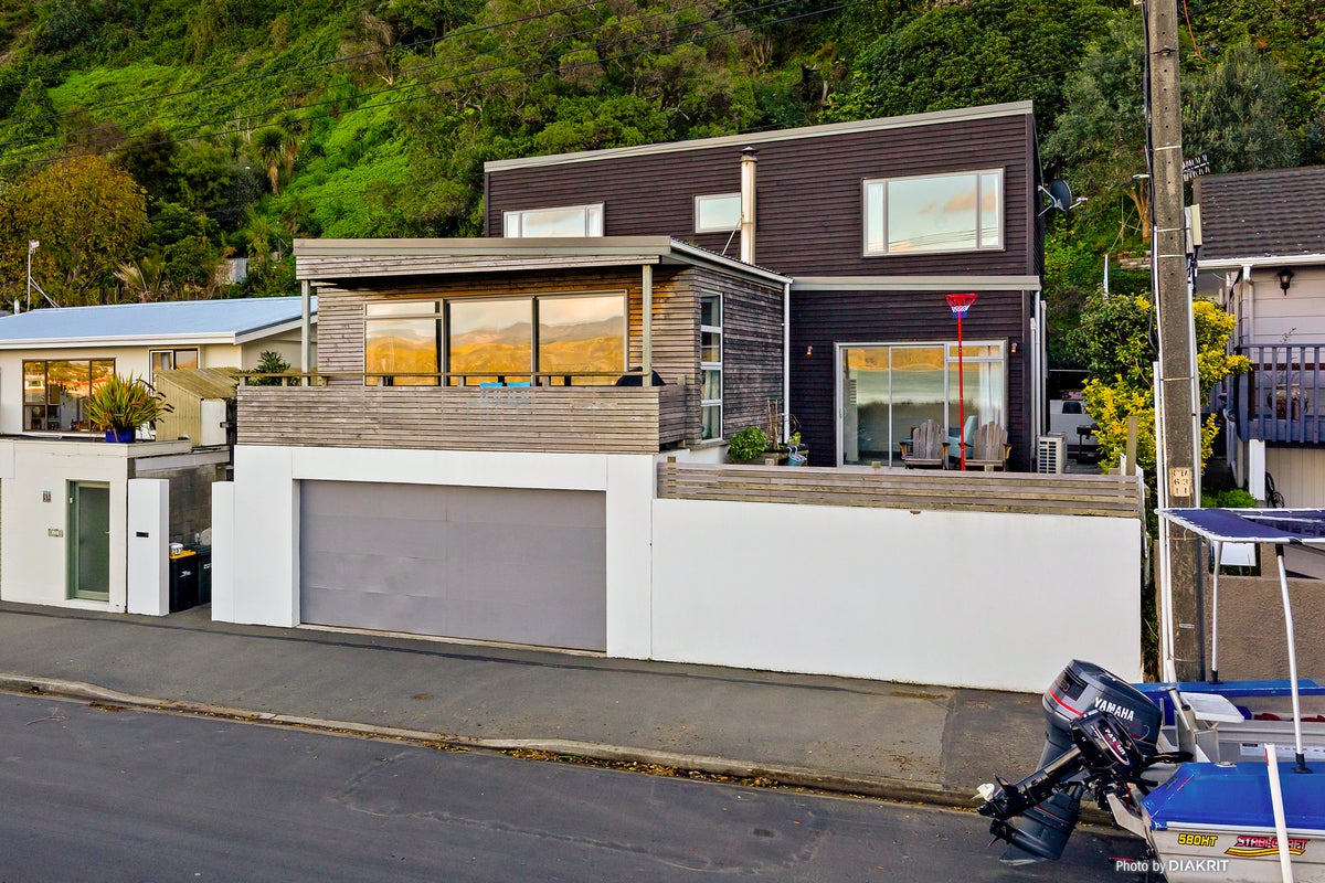203 Marine Parade, Seatoun, Wellington - Carousel 1
