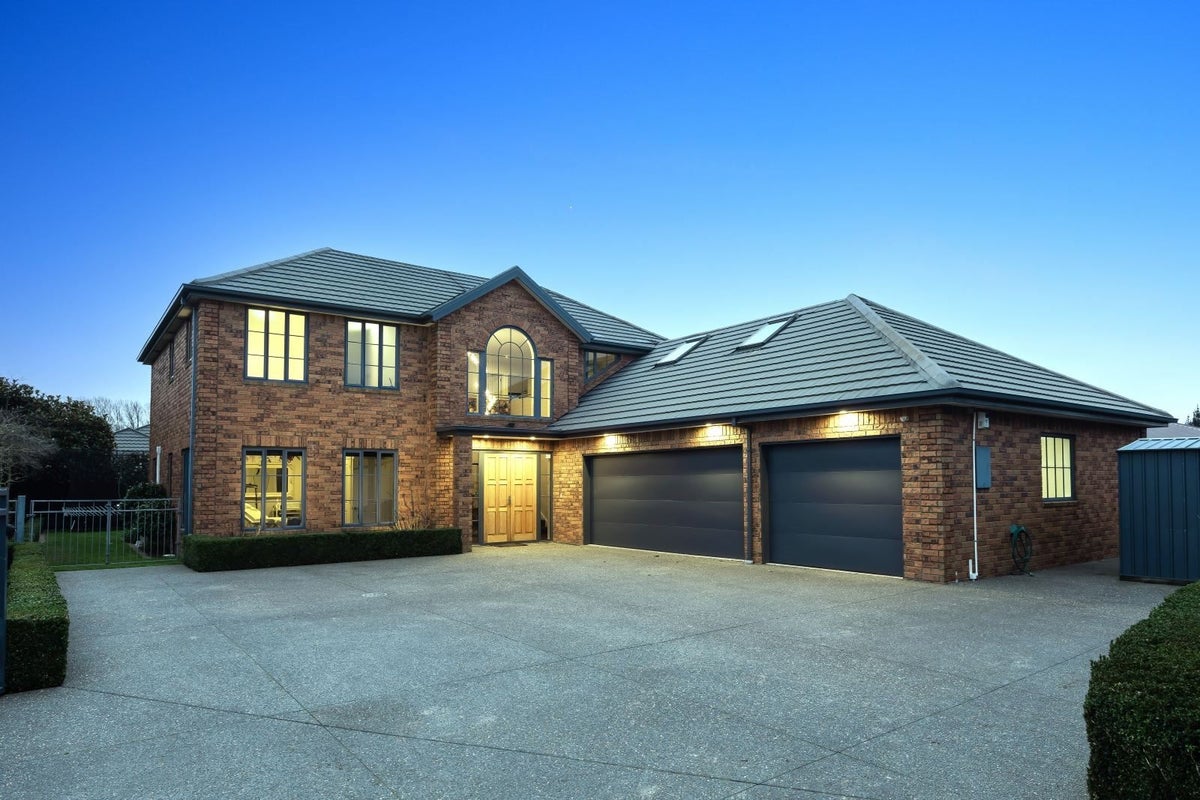 7 Birkdale Drive, Shirley, Christchurch - Carousel 1