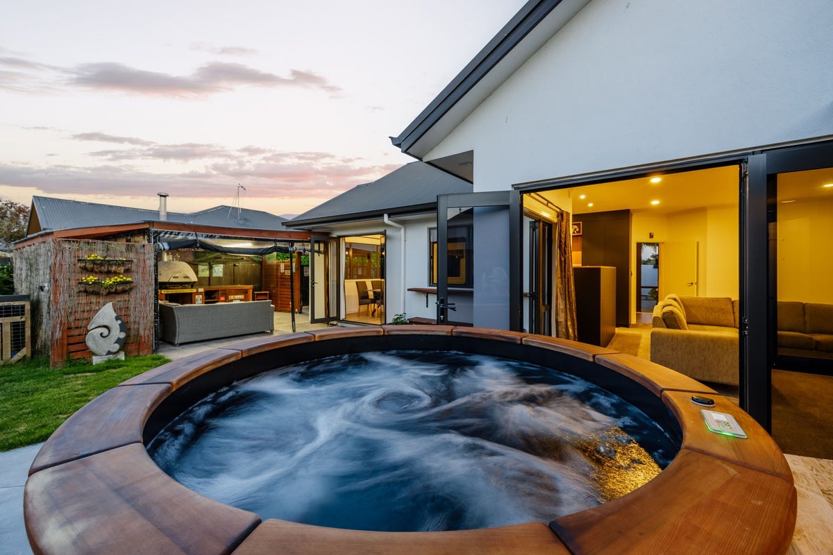 25 Somerton Drive, Huntington, Hamilton - Carousel 2