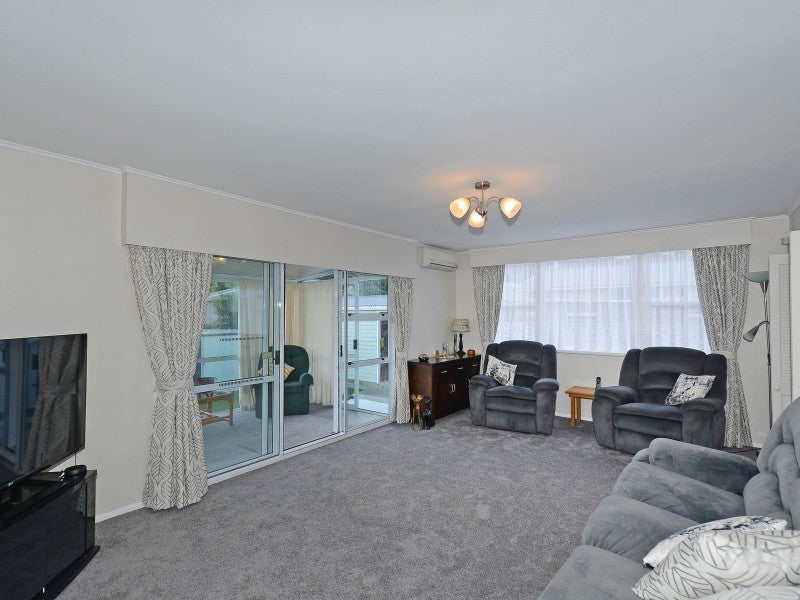 6 Flavia Grove, Clouston Park, Upper Hutt - Carousel 2