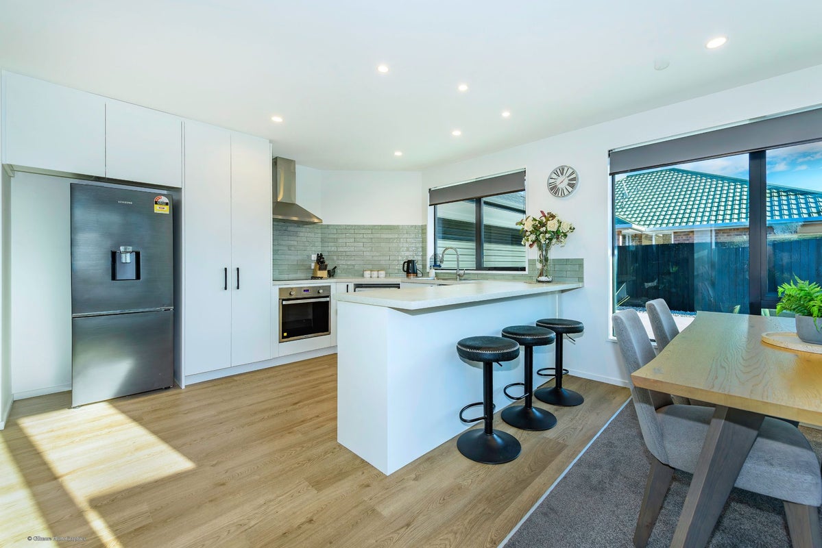 2/32 Anglesea Avenue, Parklands, Christchurch - Carousel 2