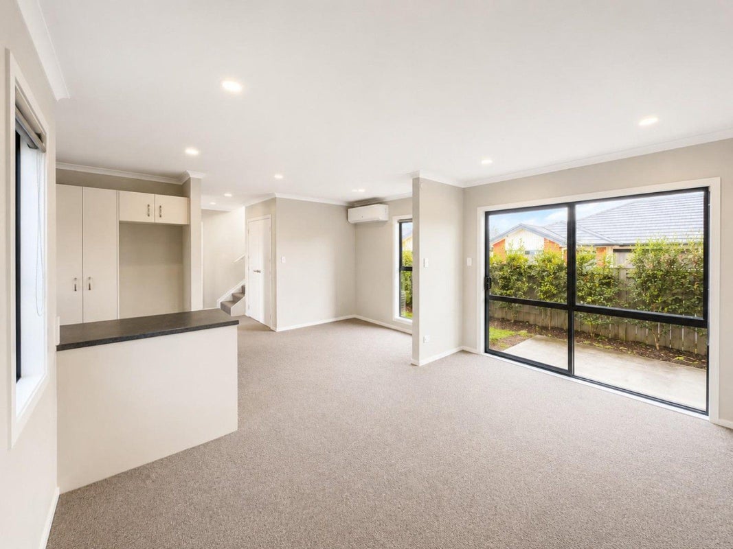 6/2 Lambert Court, Glenview, Hamilton - Carousel 2