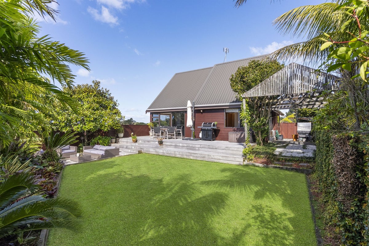 16 Bellbird Rise, Murrays Bay, Auckland - Carousel 1