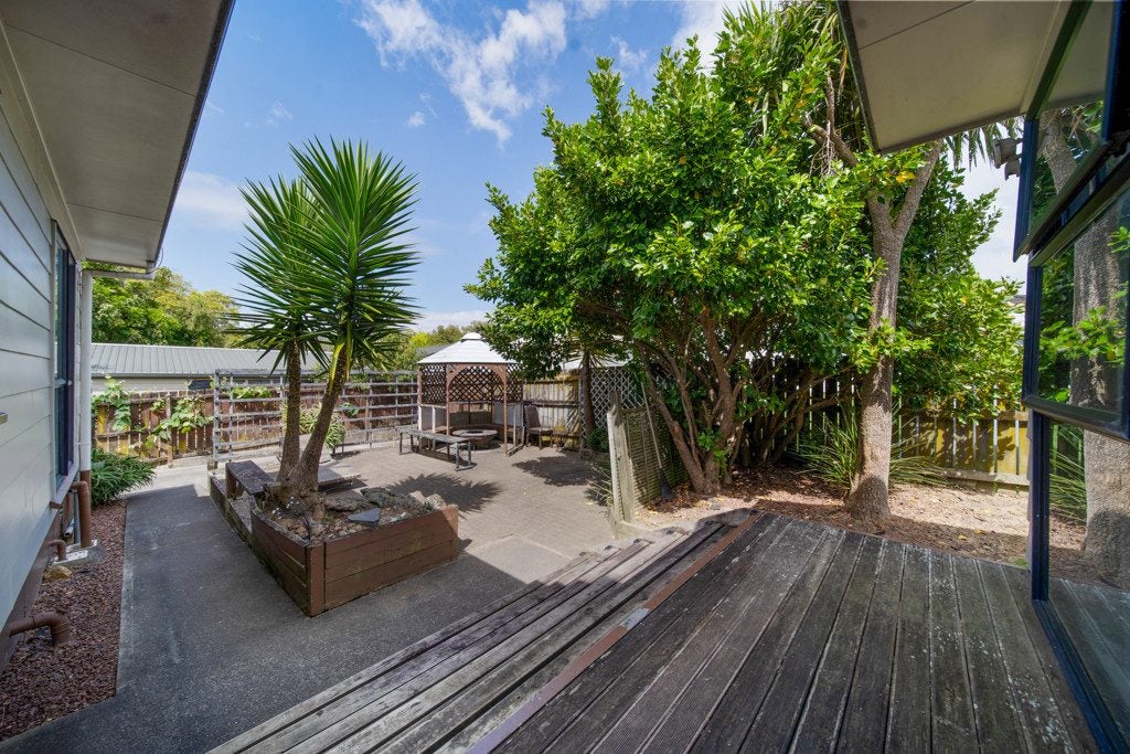 2/9 Bellville Drive, Clendon Park, Auckland - Carousel 2