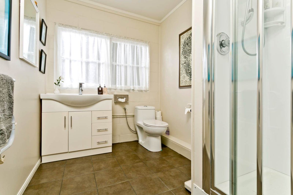 3/183 Shakespeare Road, Milford, Auckland - Carousel 2