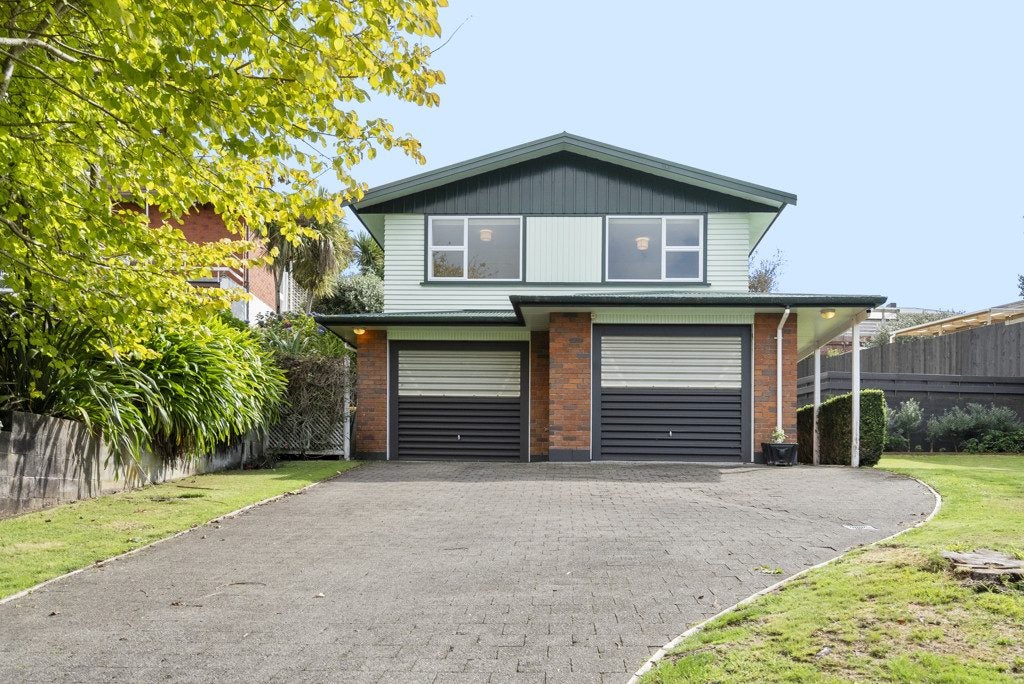 10 Whitby Place, Westown, New Plymouth - Carousel 1
