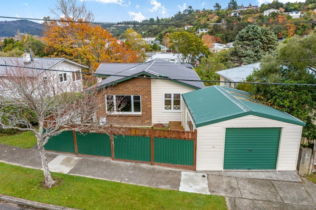 66 Thomas Street, Stokes Valley, Lower Hutt - Carousel 1